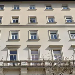 B3 Apartment