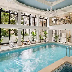 Hotel Queen's Court &, Budapest