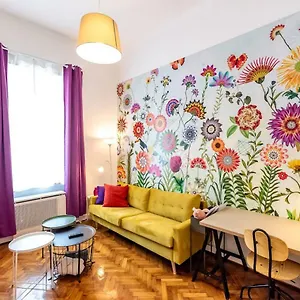 K5 - The Happy In The Nightlife Zone Apartment